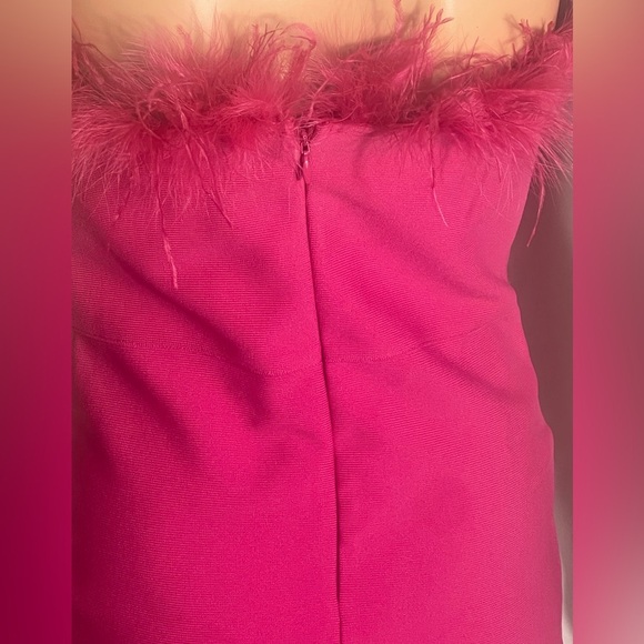 Velvi Sochi Mini Hot Pink Feather Trim Strapless Bodycon Dress Size M - Picture 10 of 10